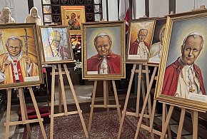 Piska wystawa obrazów z wizerunkiem św. Jana Pawła II-240436