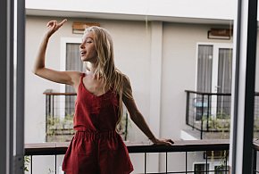 Na balkonie nie wszystko wolno. Te błędy mogą sporo kosztować-240621