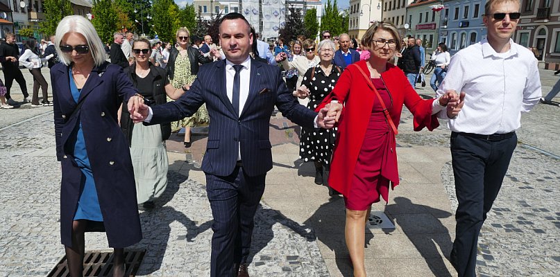 Polonez w Piszu  - po raz jedenasty uczciliśmy rocznicę Konstytucji 3 Maja - 240651