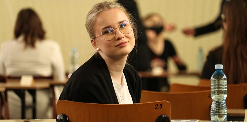 Rozpoczęły się matury 2025. Uczniowie mierzą się dziś z językiem polskim - 240656