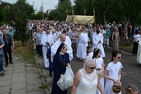 Nie wszyscy o tym wiedzą. Czy udział w procesji Bożego Ciała to obowiązek?-240937