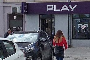 Play na celowniku UOKiK. Chodzi o pieniądze ściągane z kont klientów-240979