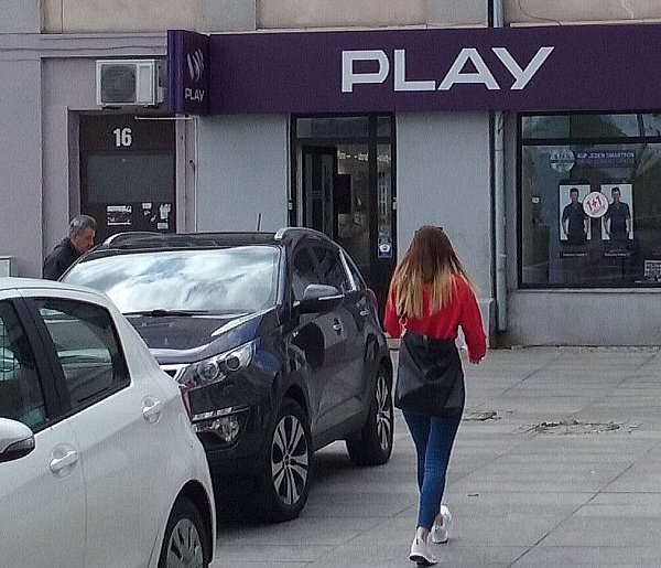 Play na celowniku UOKiK. Chodzi o pieniądze ściągane z kont klientów-240979