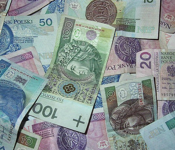 Przez lata dostawali zaniżoną emeryturę. Przełom dla tysięcy seniorów-241236