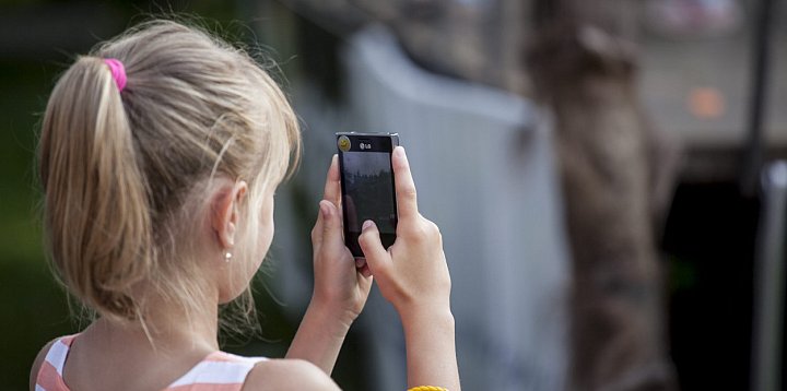Sejm: debata nad zakazem smartfonów w podstawówce-241256