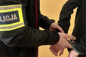 Wszczął awanturę domową. Został zatrzymany, bo był poszukiwany-241590