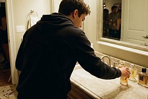 Niefortunny finał sylwestrowej domówki. 19-latek połasił się na perfumy-242341