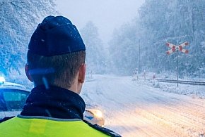Na 35 kierowców aż 23 zlekceważyło znak STOP na przejeździe kolejowym