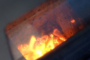 Ten opał stał się luksusowym towarem. Ceny szybują jak szalone