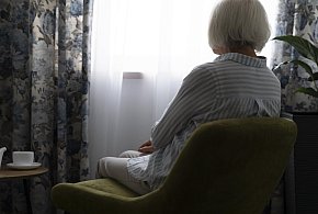 Sprawca przemocy domowej wyzywał matkę, szarpał ją za ubranie i oblewał