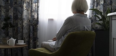 Sprawca przemocy domowej wyzywał matkę, szarpał ją za ubranie i oblewał