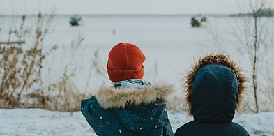 KRUCHY TEMAT – Mazurska Służba Ratownicza uczy bezpieczeństwa na lodzie-242332