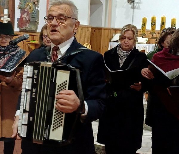 Piscy chórzyści z koncertem patriotycznym w Kociołku Szlacheckim-241913