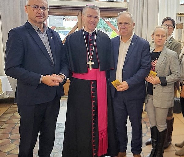 Mieszkańcy Pisza powitali swojego arcybiskupa, Mirosława Wachowskiego-241997