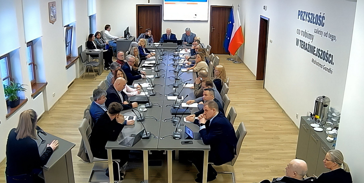 27. sesja Rady Miejskiej w Piszu. Gorący spór o miliony na PDK