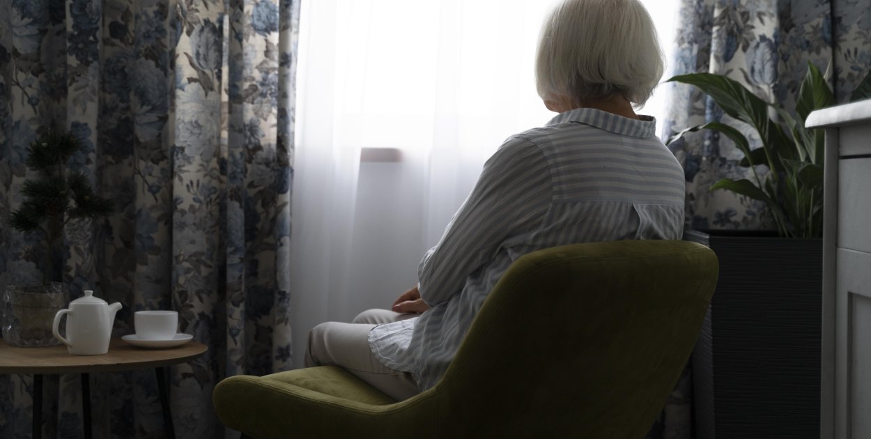 Sprawca przemocy domowej wyzywał matkę, szarpał ją za ubranie i oblewał