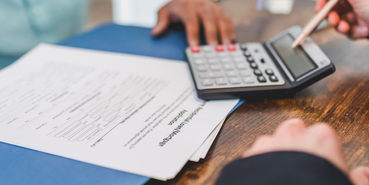 Myślisz o kredycie hipotecznym? Porównaj oferty banków i oszacuj miesięczną ratę