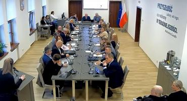 27. sesja Rady Miejskiej w Piszu. Gorący spór o miliony na PDK
