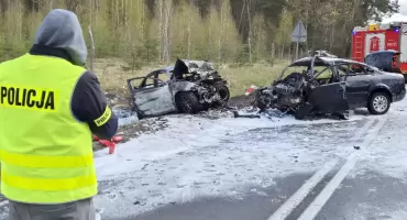 Fatalny wypadek na DK58 - Spłonęły dwa auta, obaj kierowcy nie żyją