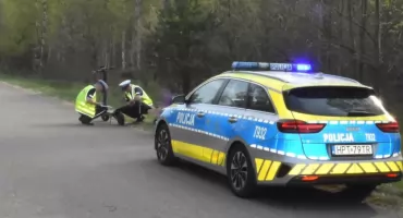 Lotnicze lądowanie na szosie pod Piszem. Nastolatkowie ranni po upadku z 
